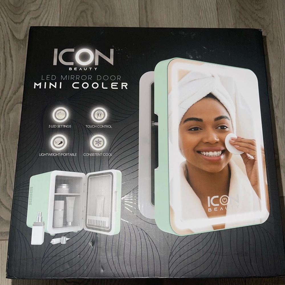 ICON Beauty LED Mirror Door Mini Cooler